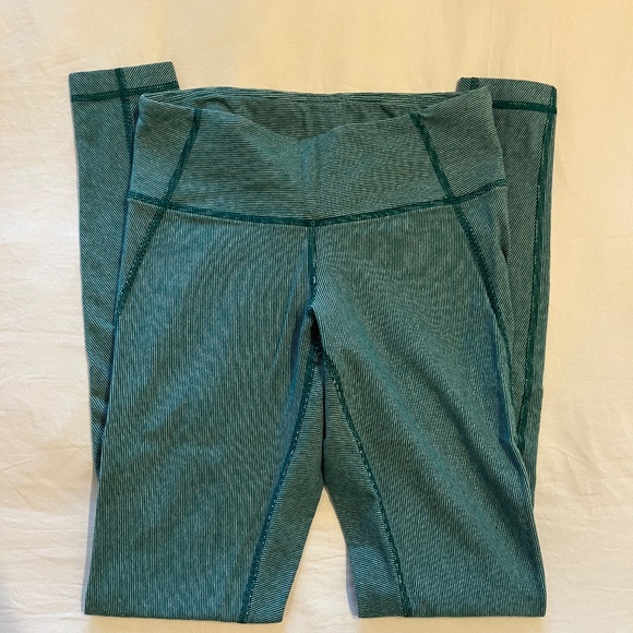 Lululemon Wunder Under - Picture 1 of 4